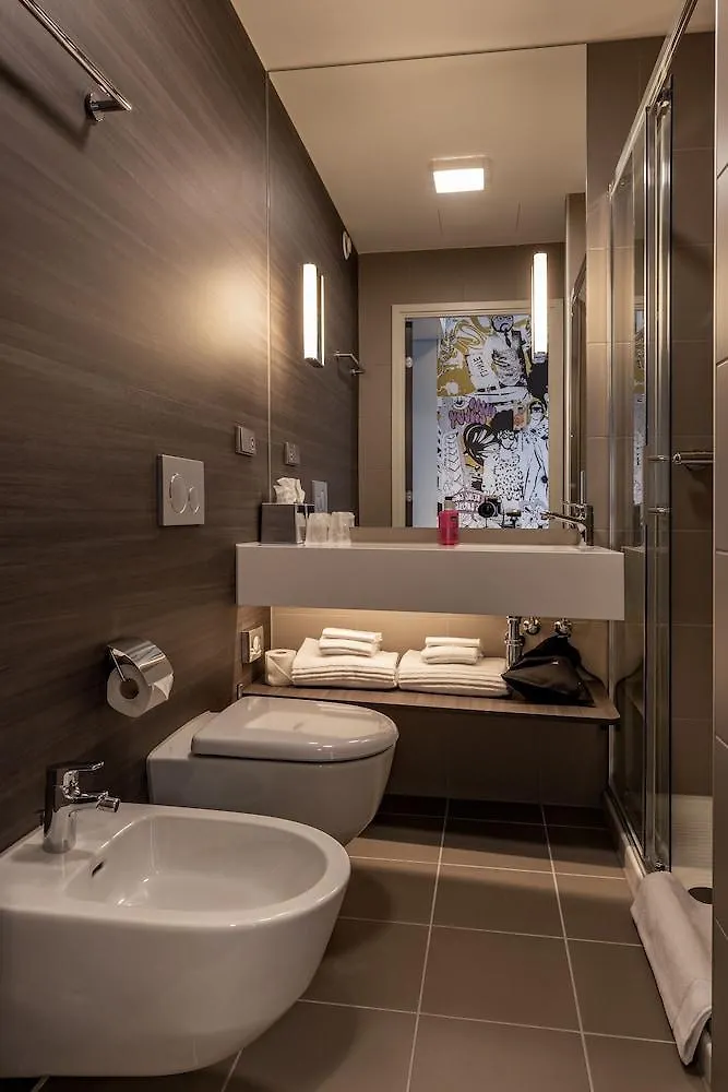 Moxy York Hotel